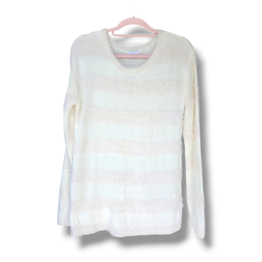 Joseph A women’s size Med, beige sweater!